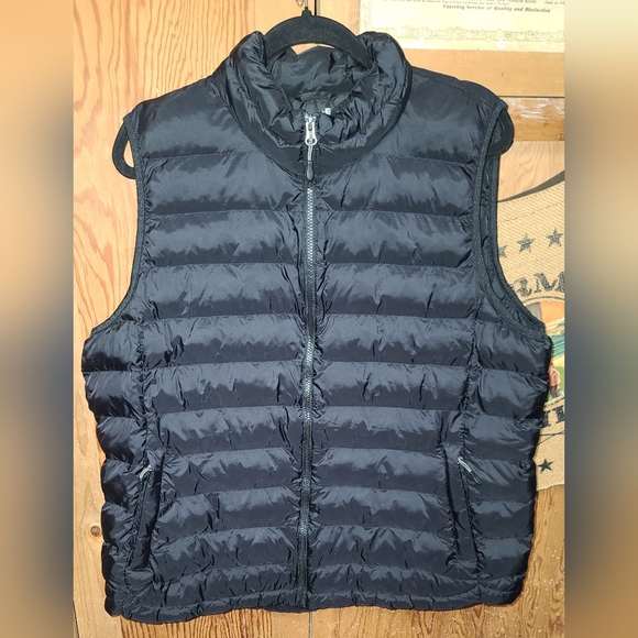 32 Degrees Black Puffer Vest - Picture 1 of 7
